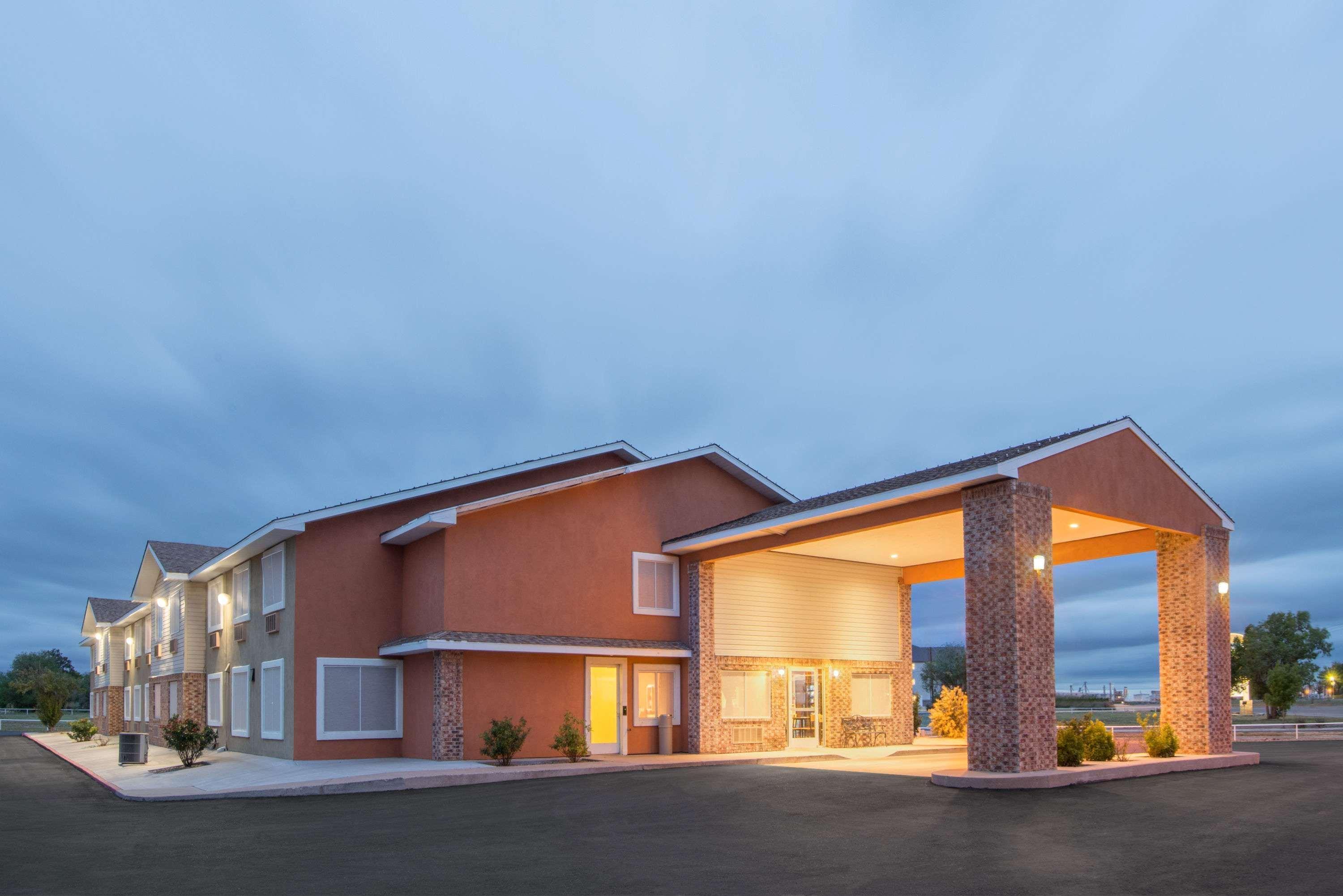 Super 8 By Wyndham Portales Motel Dış mekan fotoğraf