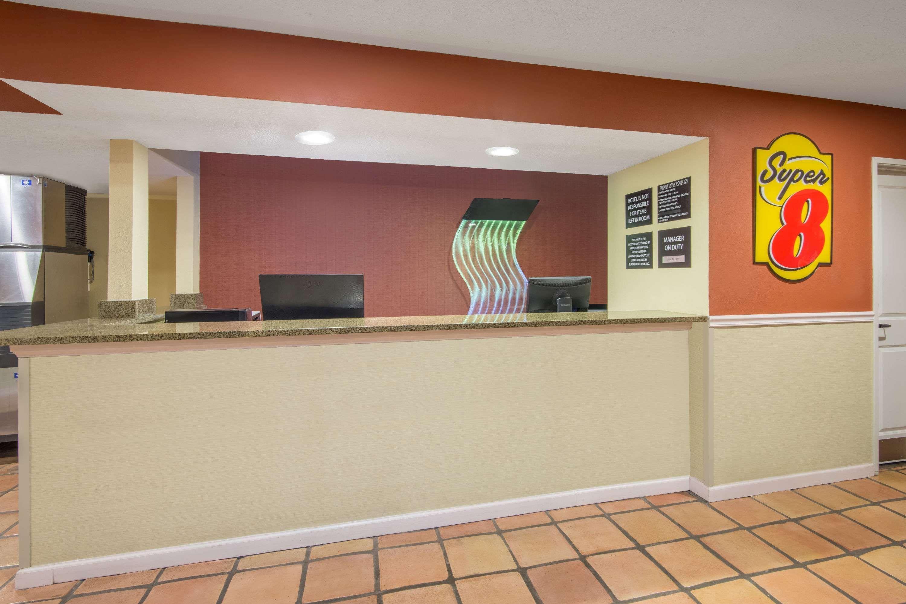 Super 8 By Wyndham Portales Motel Dış mekan fotoğraf