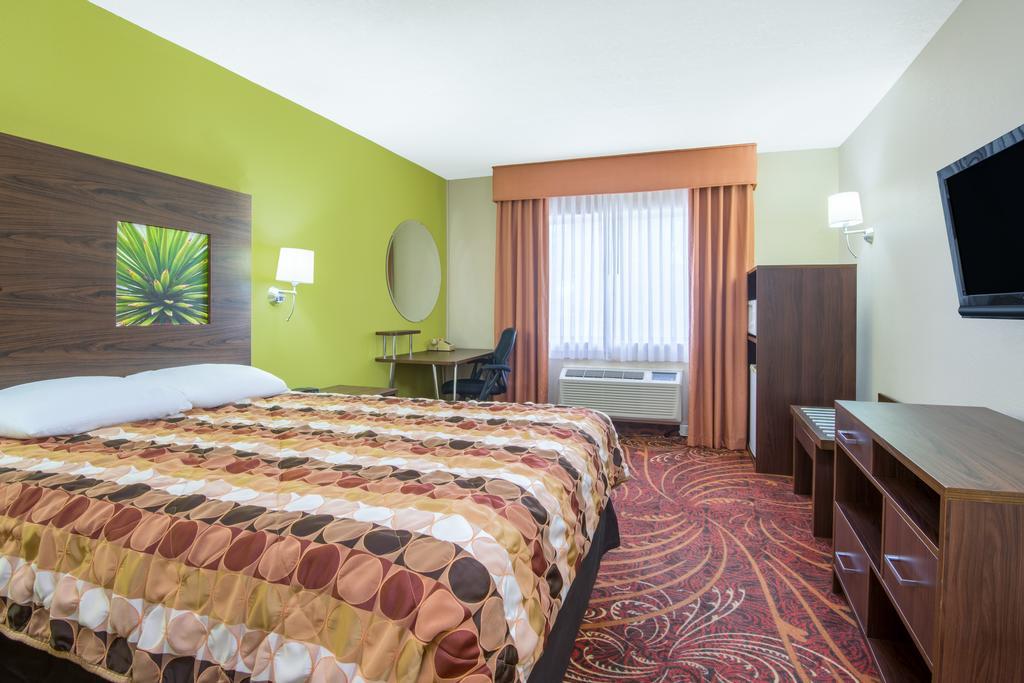 Super 8 By Wyndham Portales Motel Dış mekan fotoğraf