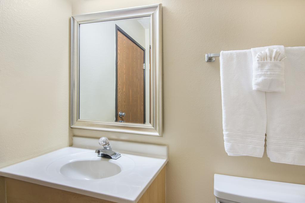 Super 8 By Wyndham Portales Motel Dış mekan fotoğraf